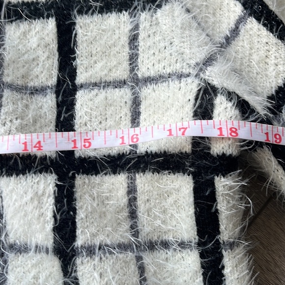 FOREVER 21 | Grid Print Cardigan Sweater - Picture 4 of 4